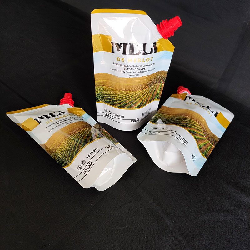 Bolsillo de pulverización vertical de papel de aluminio personalizado OEM bolsillo de pulverización líquida de vino tinto